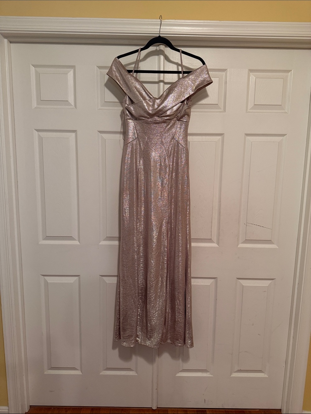 One-Shoulder Metallic Evening Gown in gold Tint